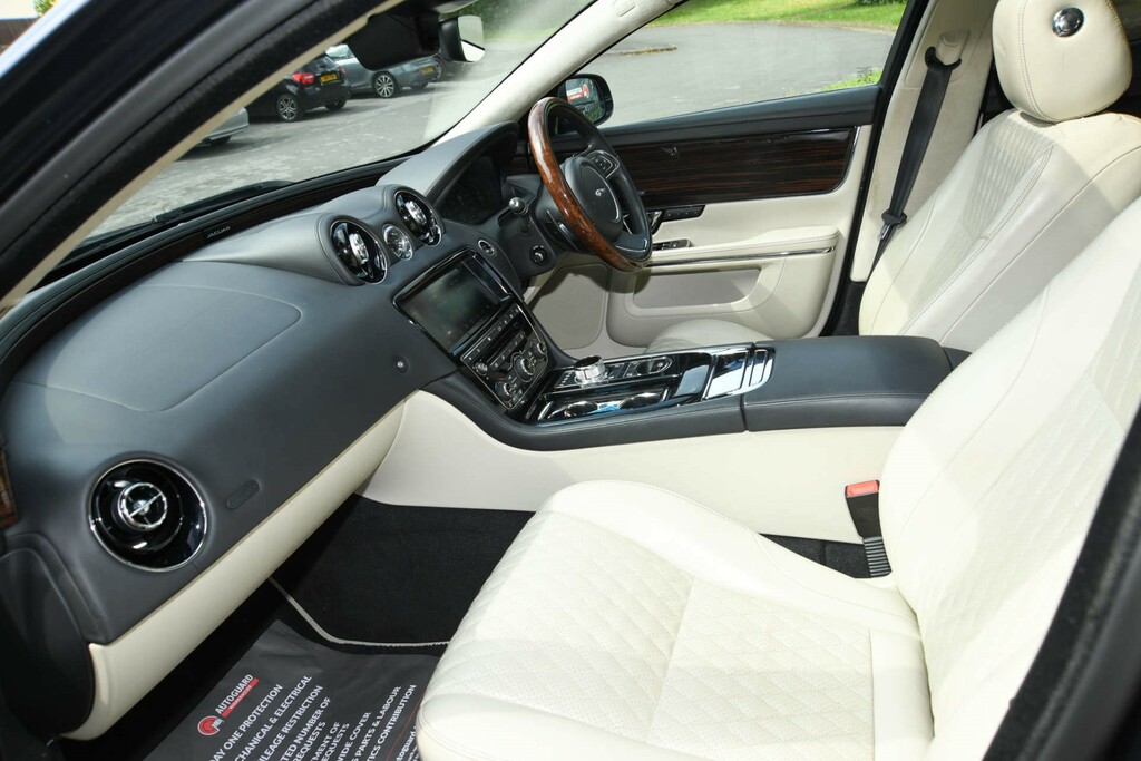 Jaguar XJ D V6 L Black #19