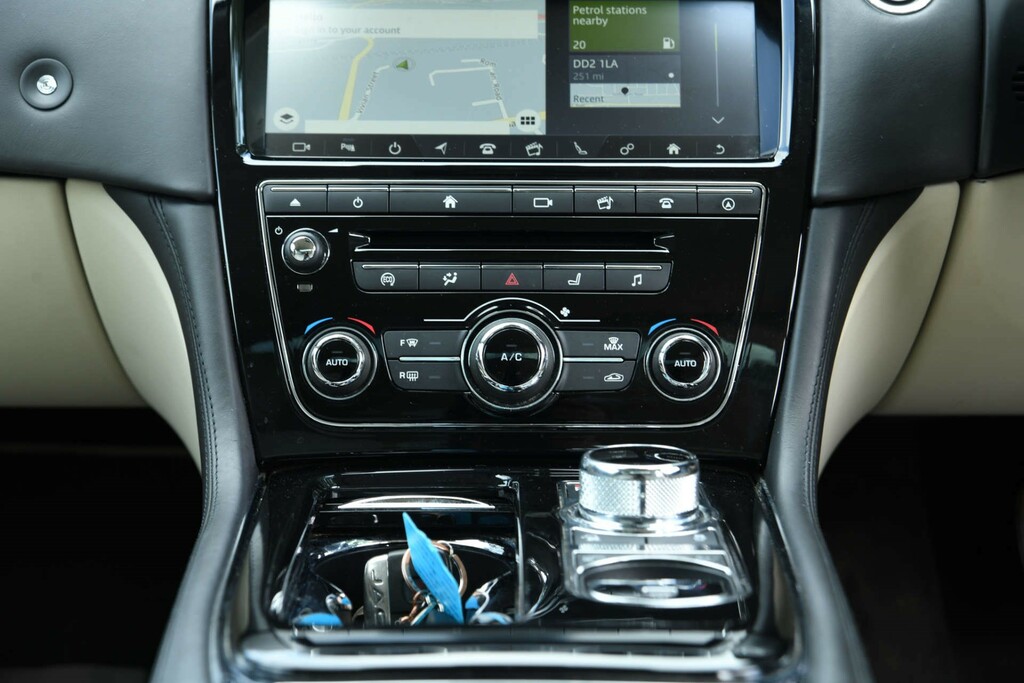 Jaguar XJ D V6 L Black #40