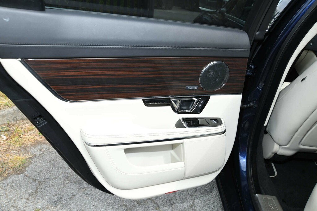Jaguar XJ D V6 L Black #27