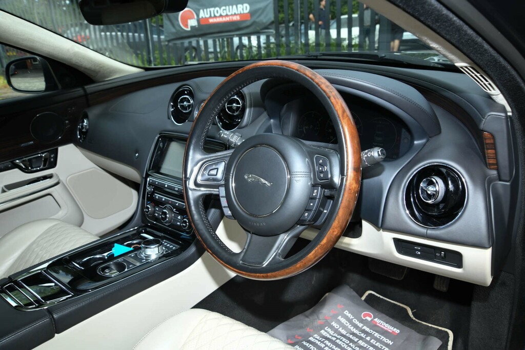 Jaguar XJ D V6 L Black #33