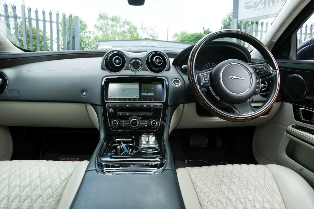 Jaguar XJ D V6 L Black #18
