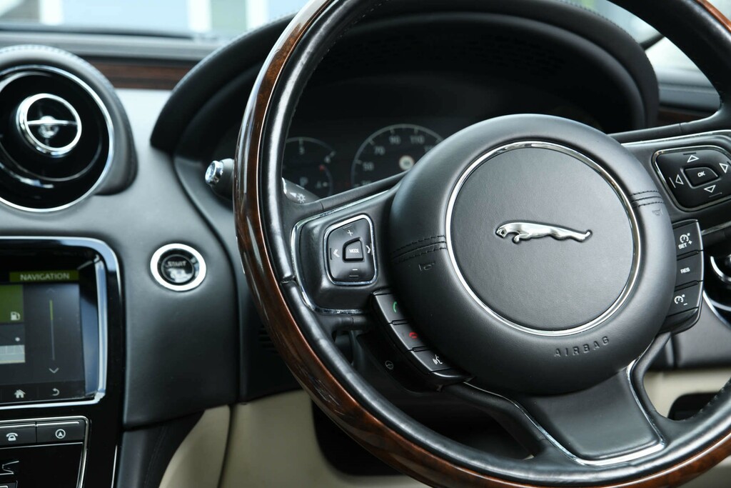 Jaguar XJ D V6 L Black #42