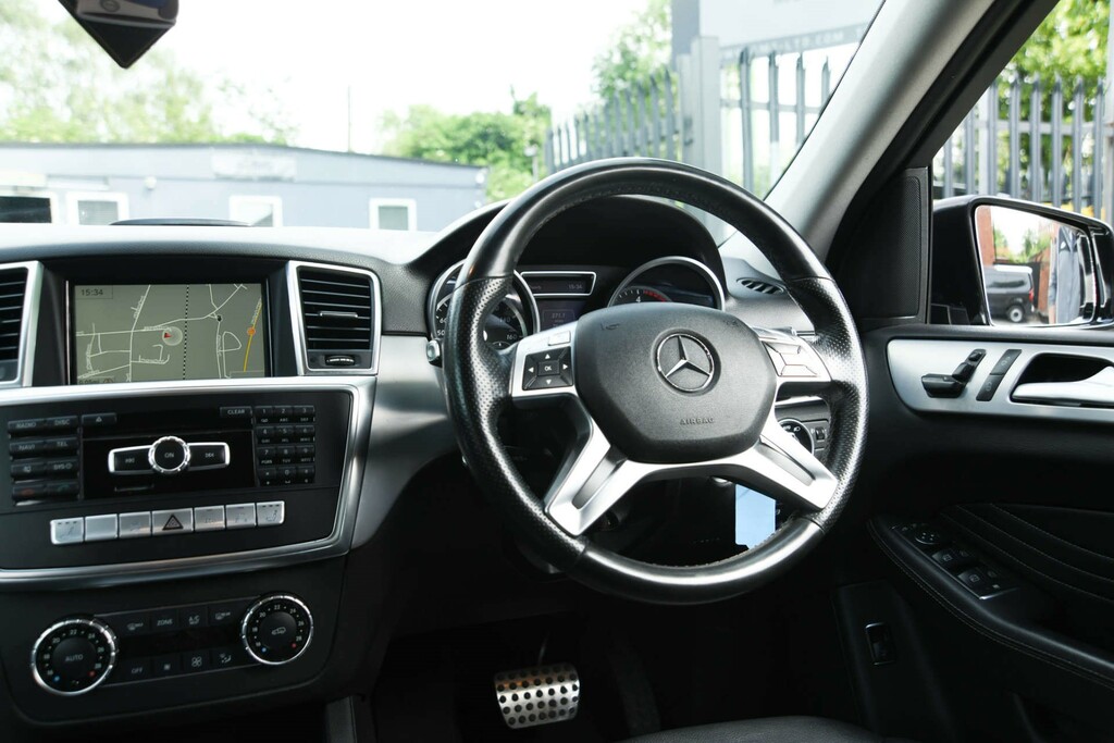 Mercedes-Benz M Class 2.1 Ml250 Bluetec Se Red #25