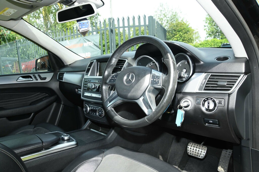 Mercedes-Benz M Class 2.1 Ml250 Bluetec Se Red #16