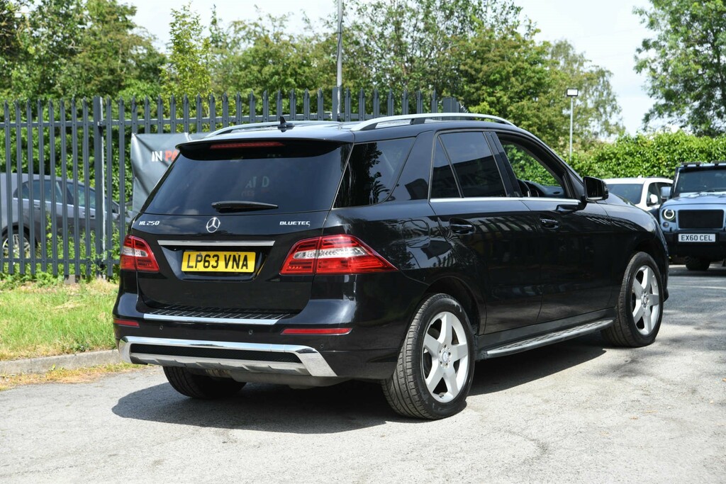 Mercedes-Benz M Class 2.1 Ml250 Bluetec Se Red #7