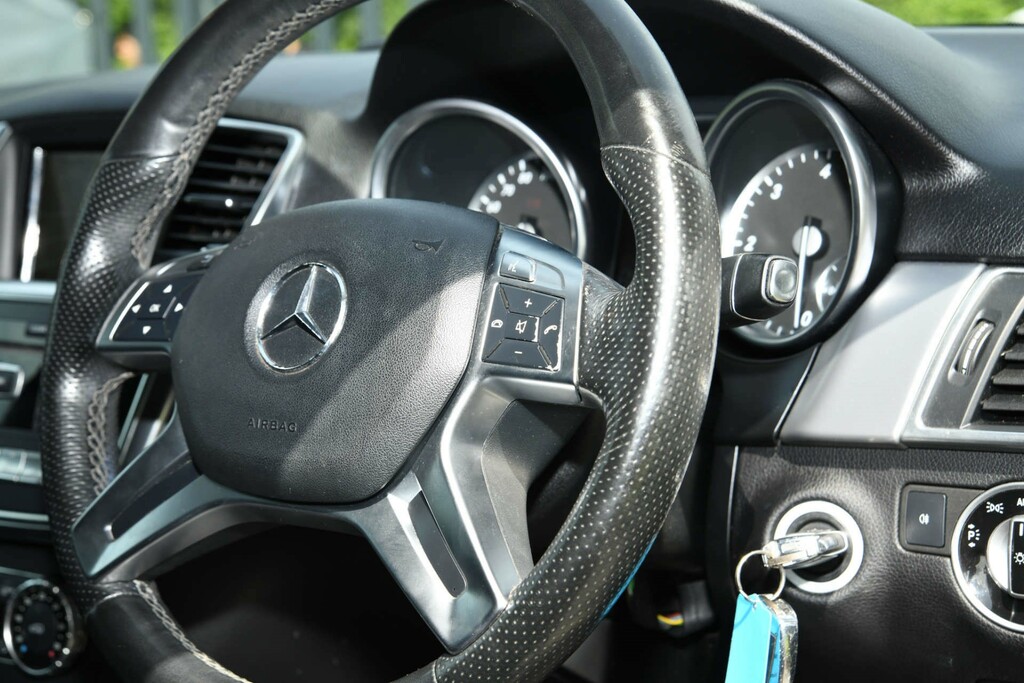 Mercedes-Benz M Class 2.1 Ml250 Bluetec Se Red #17