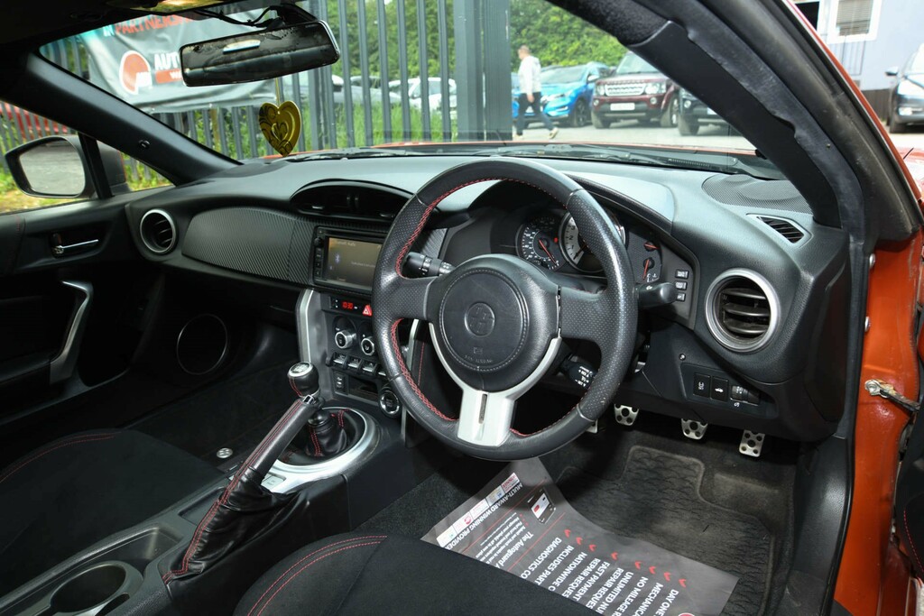 Toyota GT86 Coupe White #11