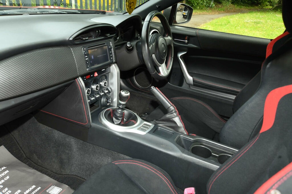 Toyota GT86 Coupe White #18
