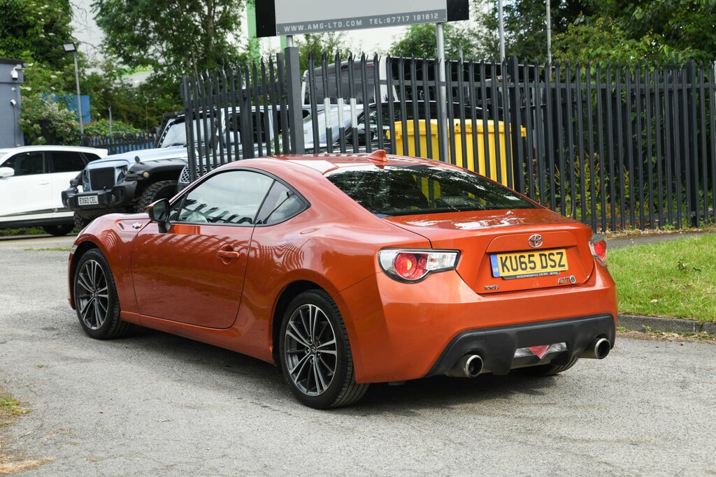 Toyota GT86 Coupe White #8