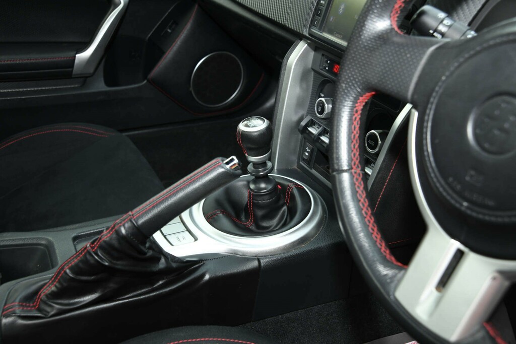 Toyota GT86 Coupe White #22