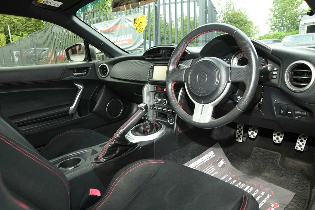 Toyota GT86 Coupe White #12