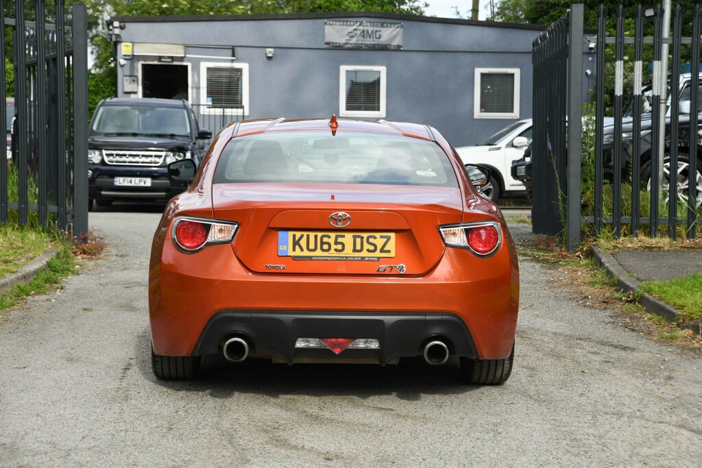Toyota GT86 Coupe White #7