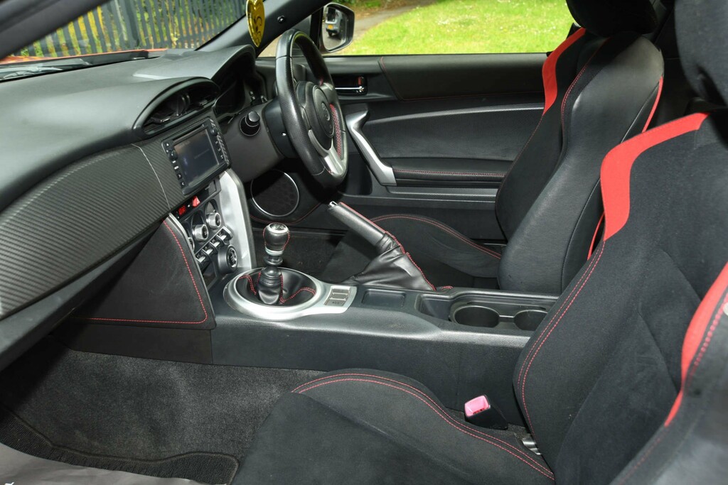 Toyota GT86 Coupe White #19