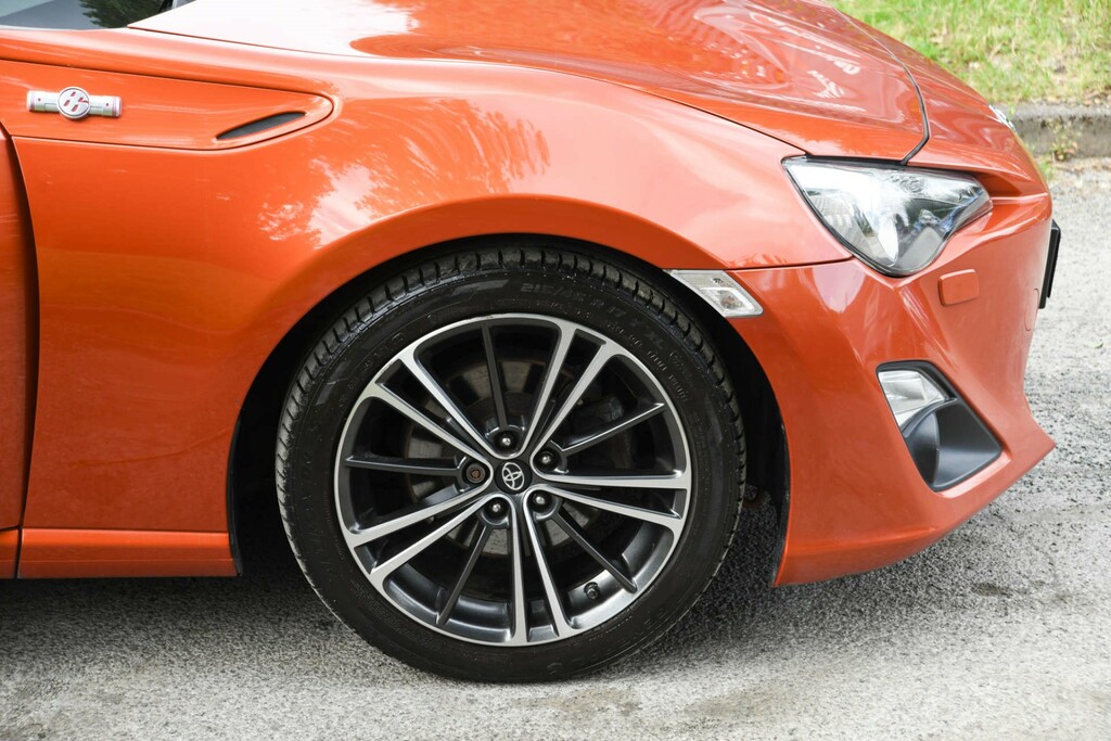 Toyota GT86 Coupe White #36
