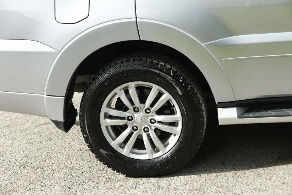 Mitsubishi Shogun Ishi 3.2 Di-dc 197 Sg3 Grey #30