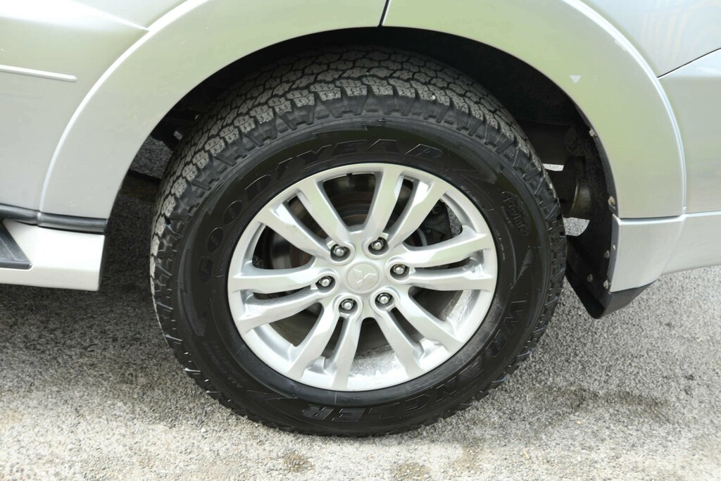 Mitsubishi Shogun Ishi 3.2 Di-dc 197 Sg3 Grey #32
