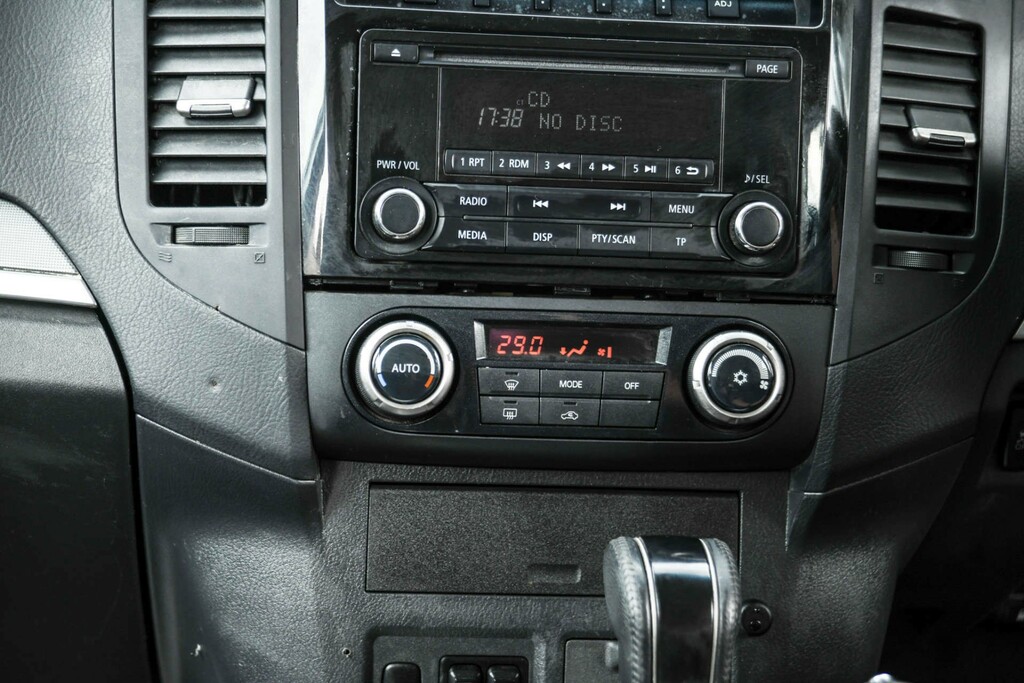 Mitsubishi Shogun Ishi 3.2 Di-dc 197 Sg3 Grey #25