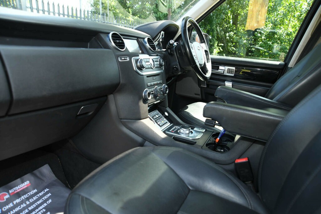 Land Rover Discovery V6 S White #33