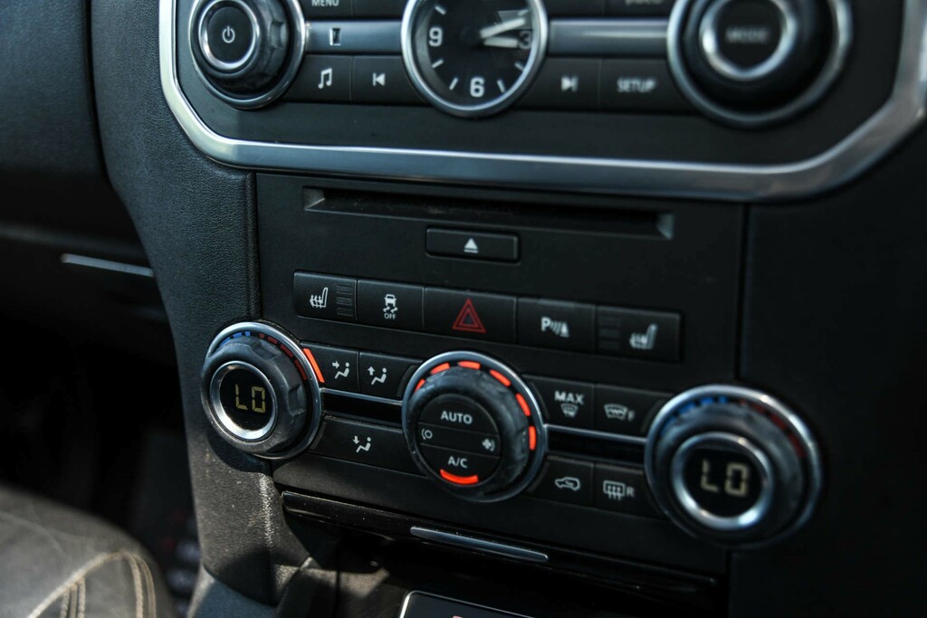 Land Rover Discovery V6 S White #19