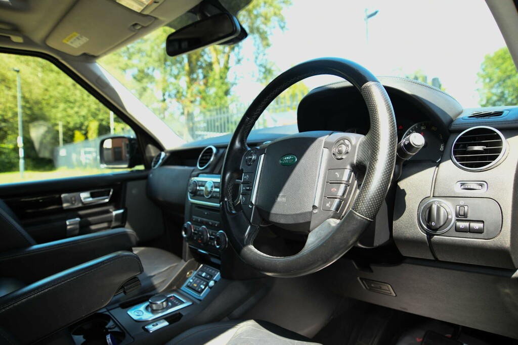 Land Rover Discovery V6 S White #22