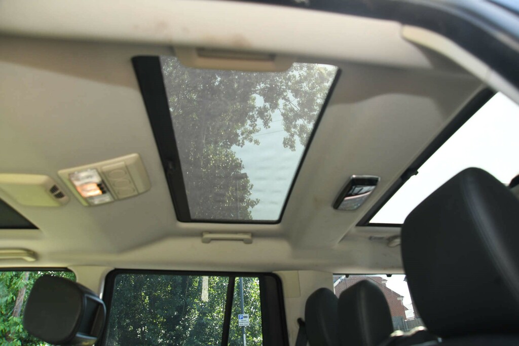 Land Rover Discovery V6 S White #10