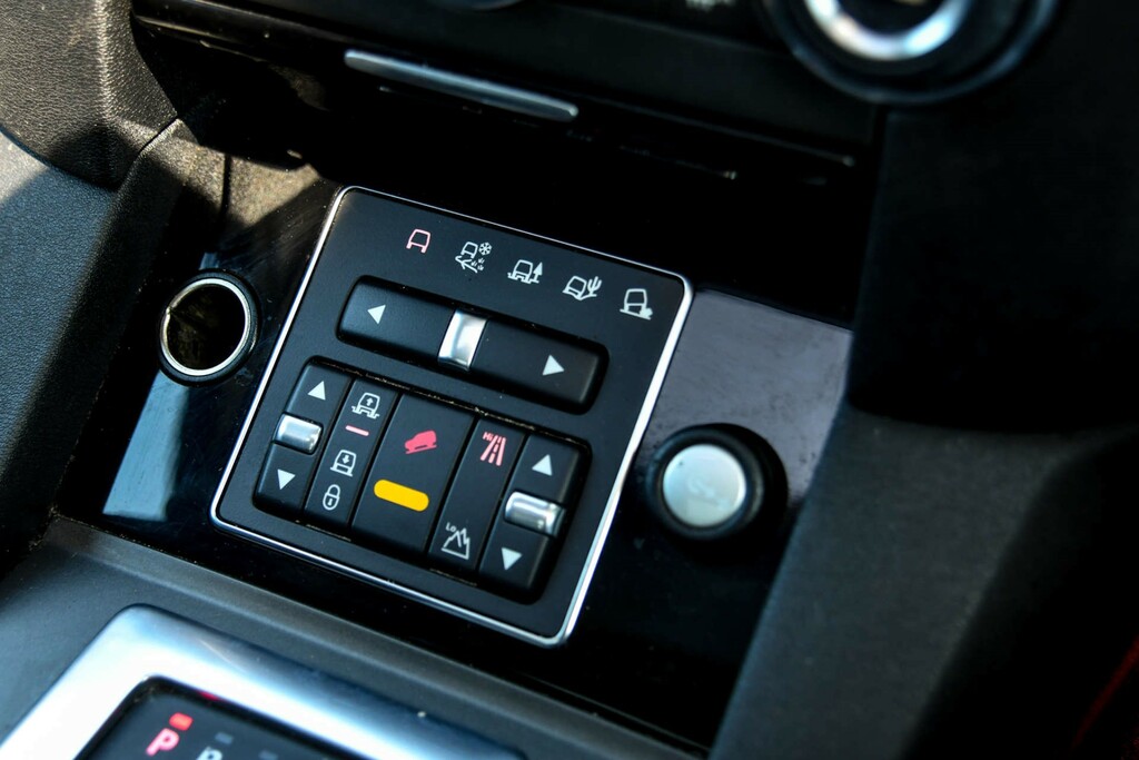 Land Rover Discovery V6 S White #16