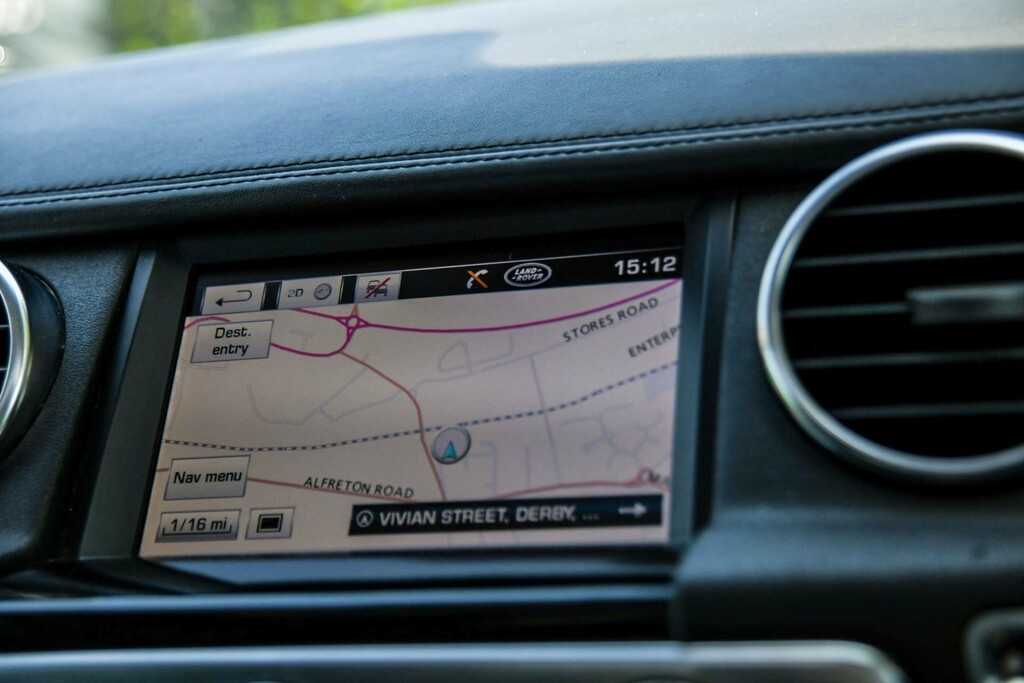 Land Rover Discovery V6 S White #13