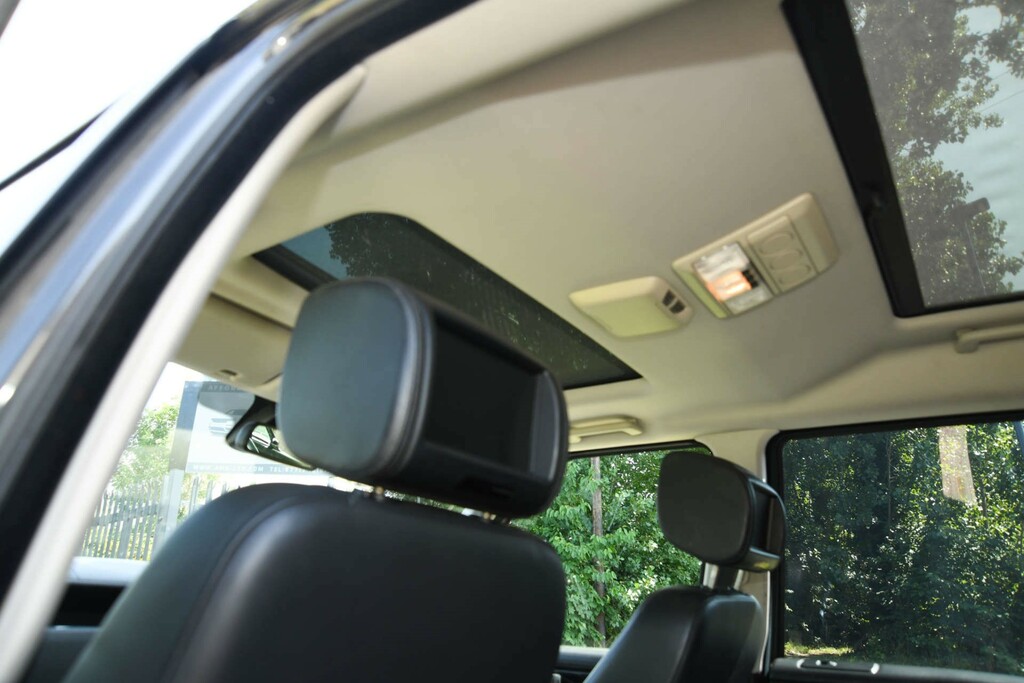 Land Rover Discovery V6 S White #9