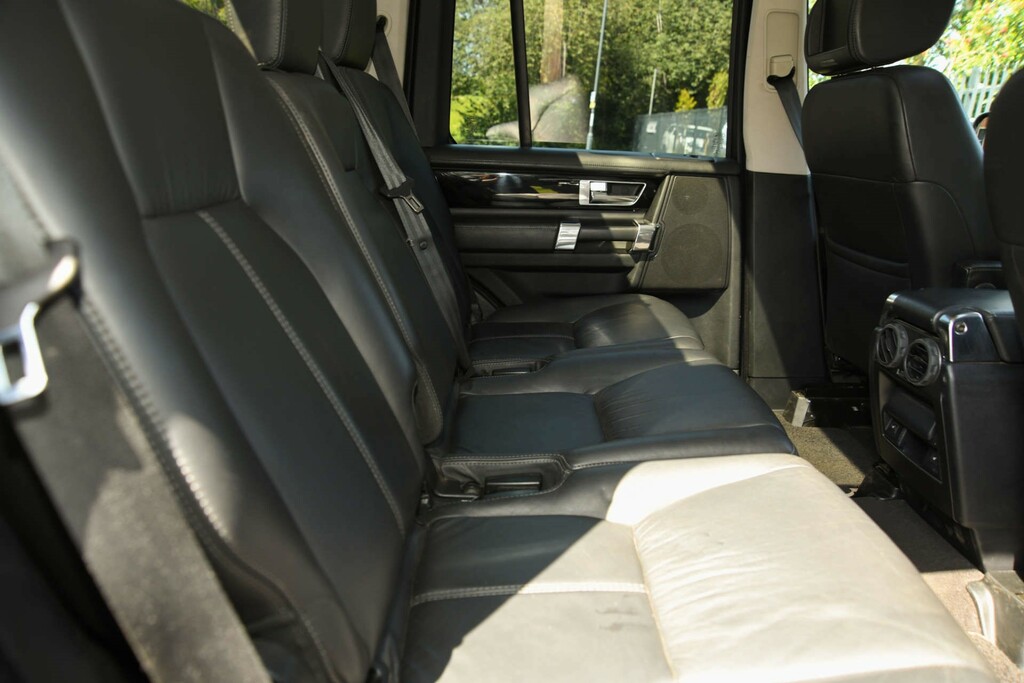 Land Rover Discovery V6 S White #25