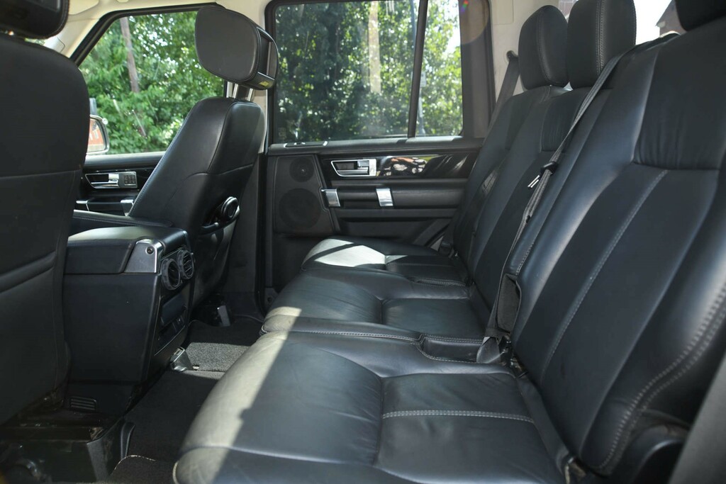 Land Rover Discovery V6 S White #28