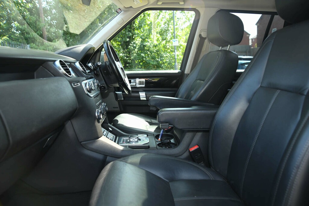 Land Rover Discovery V6 S White #32