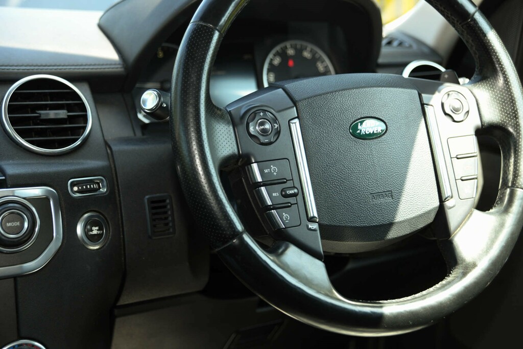 Land Rover Discovery V6 S White #36