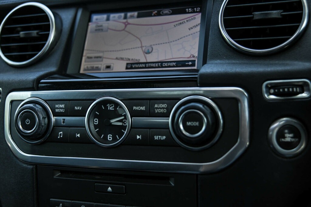 Land Rover Discovery V6 S White #20