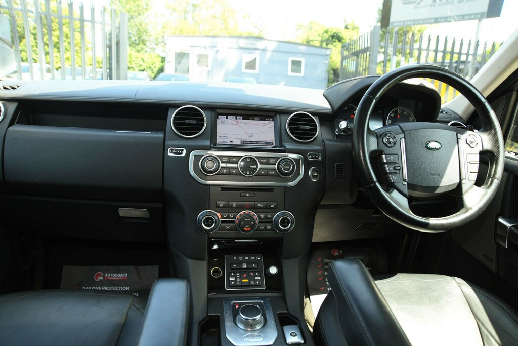 Land Rover Discovery V6 S White #34