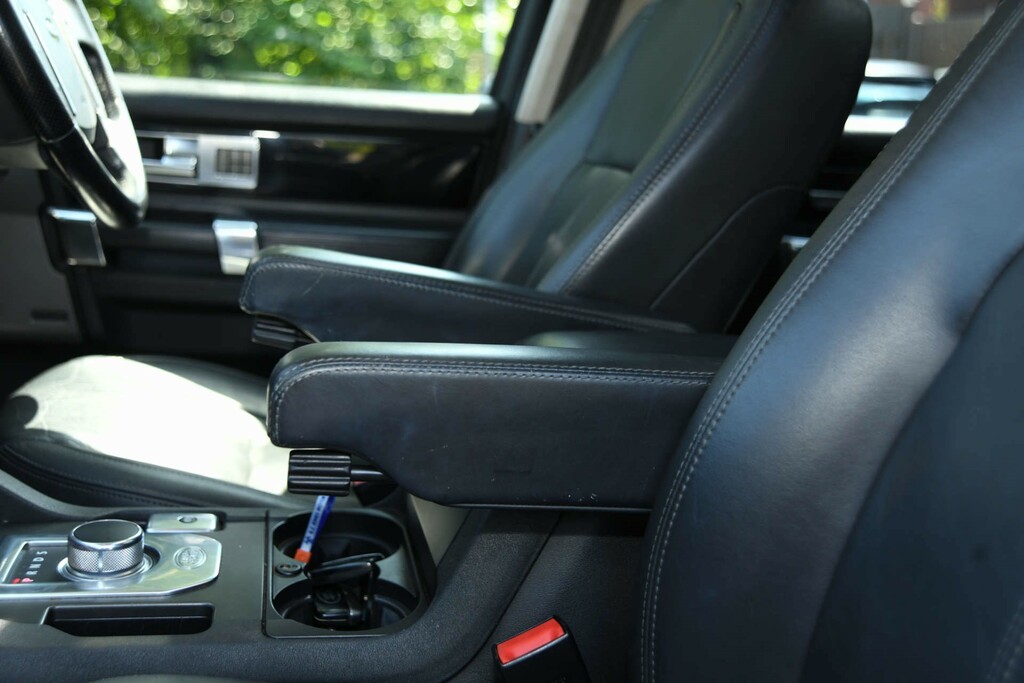Land Rover Discovery V6 S White #31