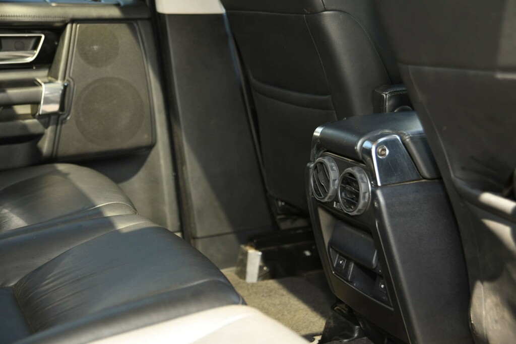 Land Rover Discovery V6 S White #26