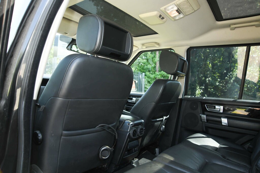Land Rover Discovery V6 S White #40
