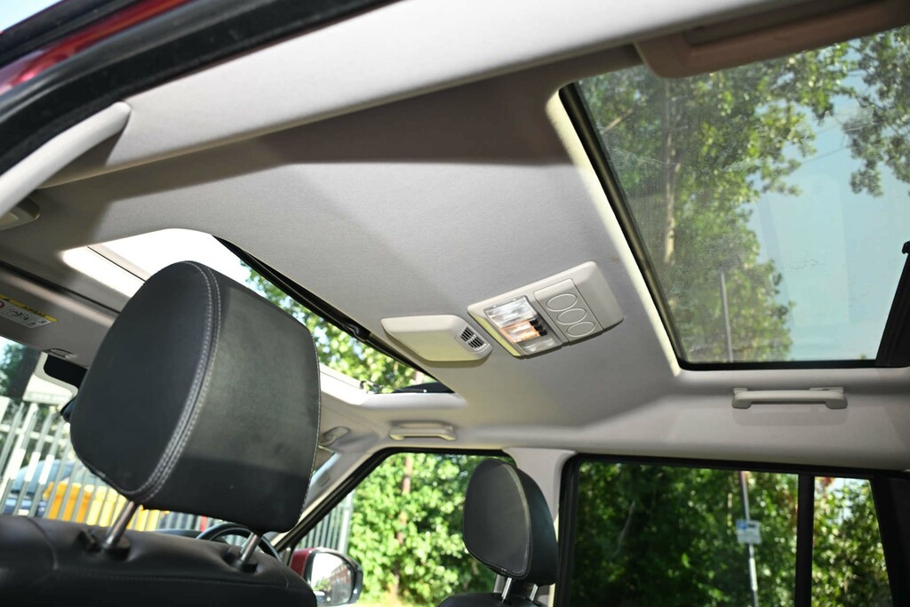 Land Rover Discovery 2.0 Td4 180 Hse White #15