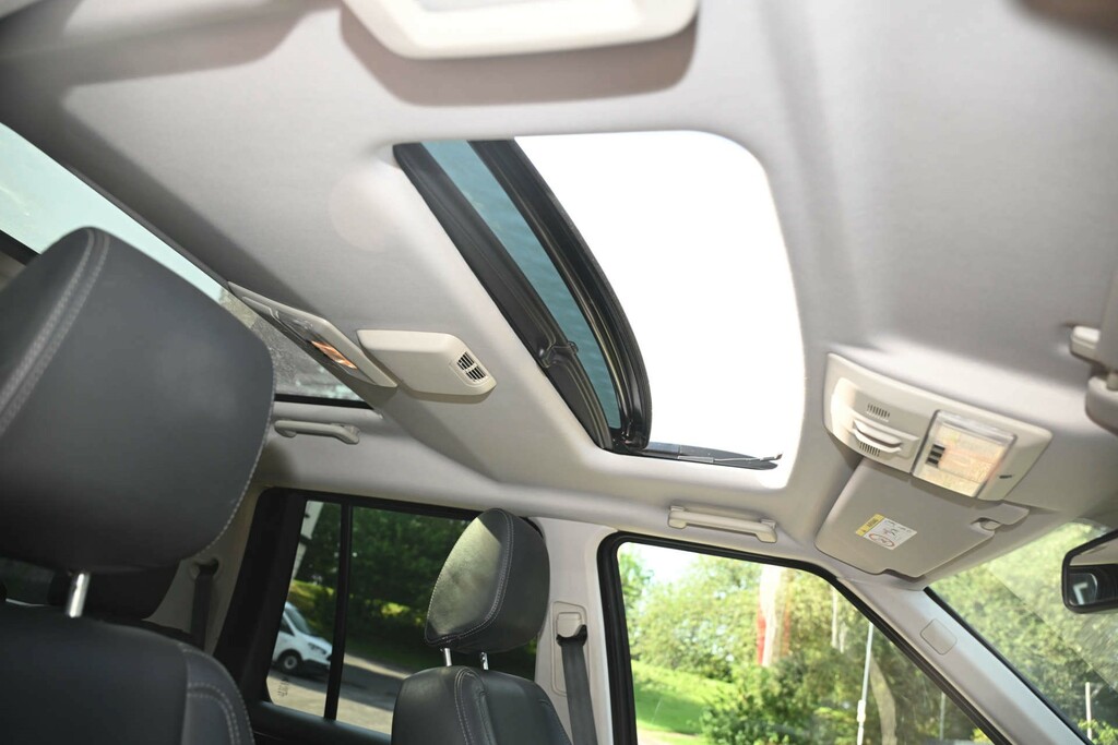 Land Rover Discovery 2.0 Td4 180 Hse White #13