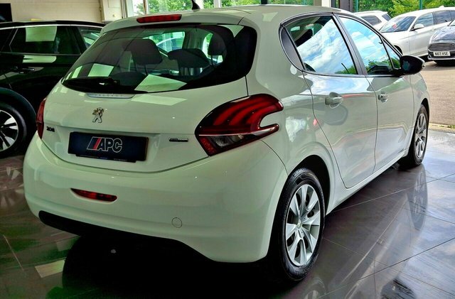 Peugeot 208 2015 1.0 Puretech Access Ac Hatchback Petro White #5