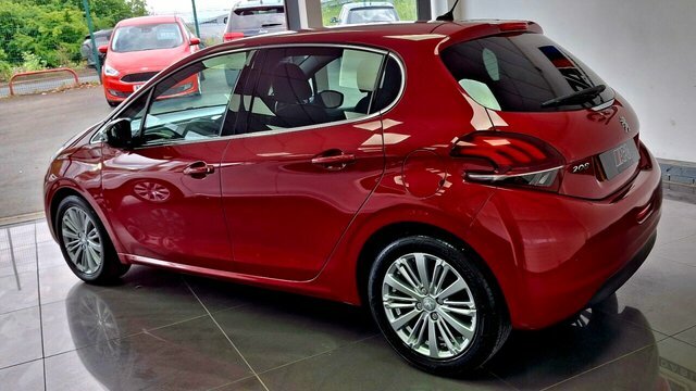 Peugeot 208 2017 1.2 Puretech Allure Hatchback Manu Red #3