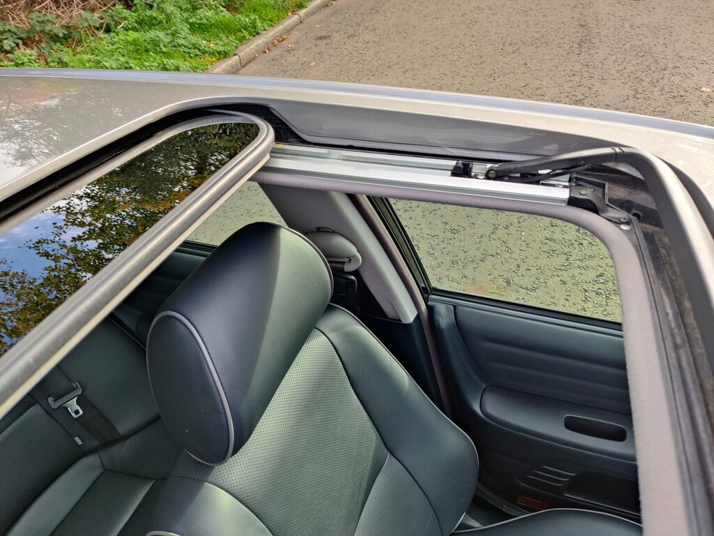 Lexus IS 300 3.0 Sportcross Silver #39