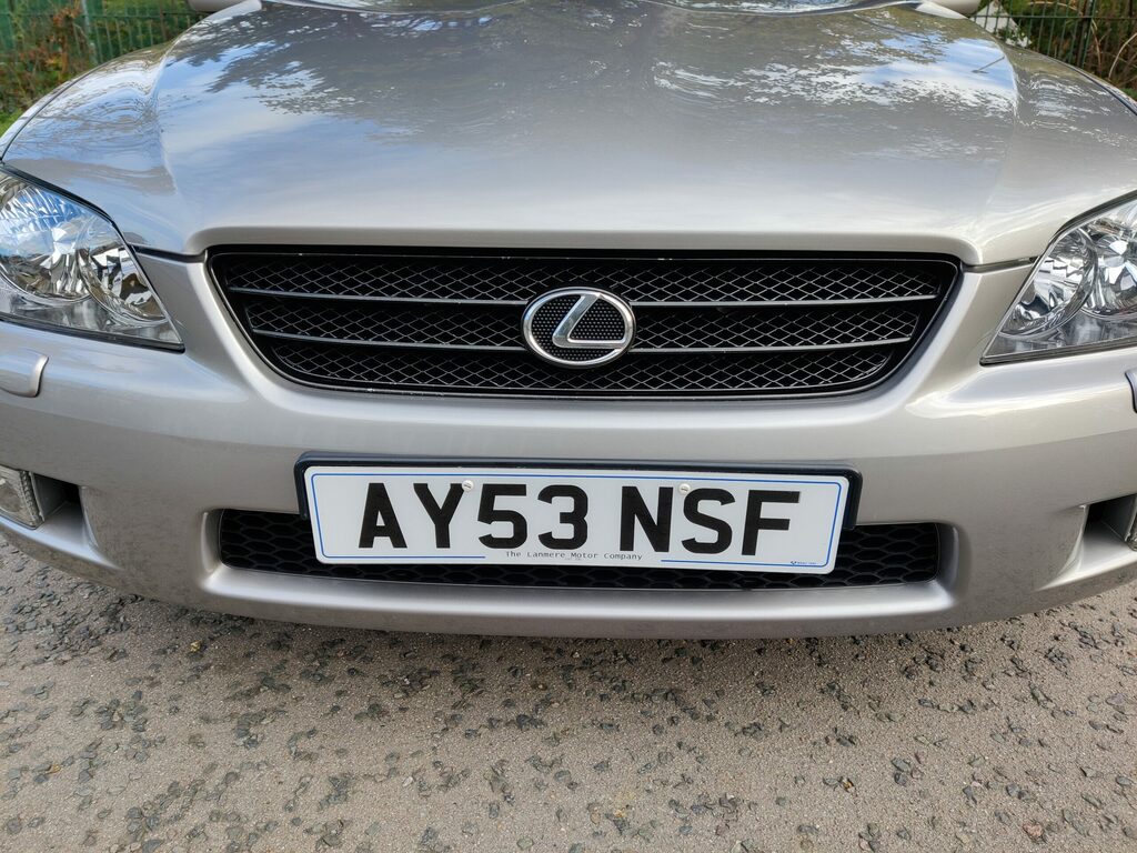 Lexus IS 300 3.0 Sportcross Silver #10
