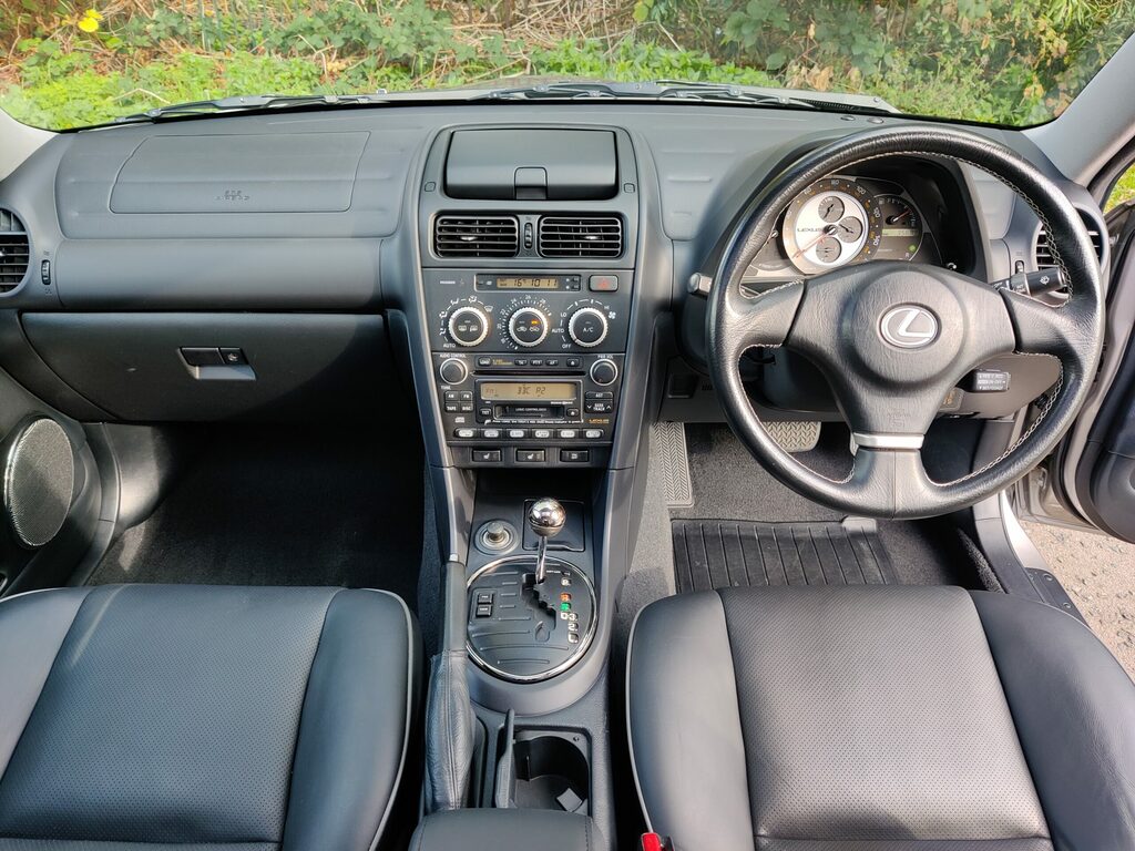 Lexus IS 300 3.0 Sportcross Silver #30