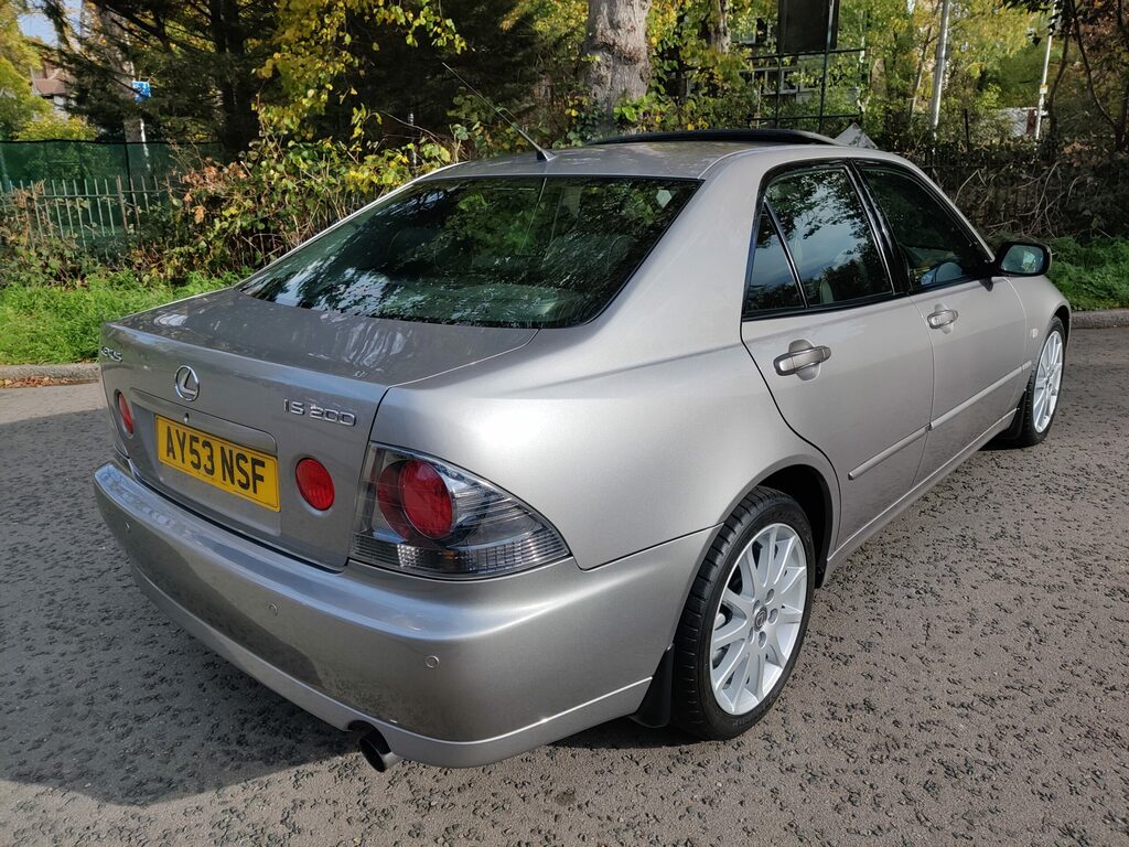 Lexus IS 300 3.0 Sportcross Silver #8
