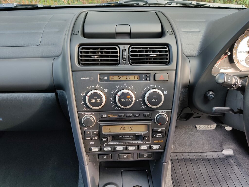 Lexus IS 300 3.0 Sportcross Silver #22