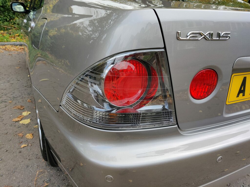 Lexus IS 300 3.0 Sportcross Silver #18