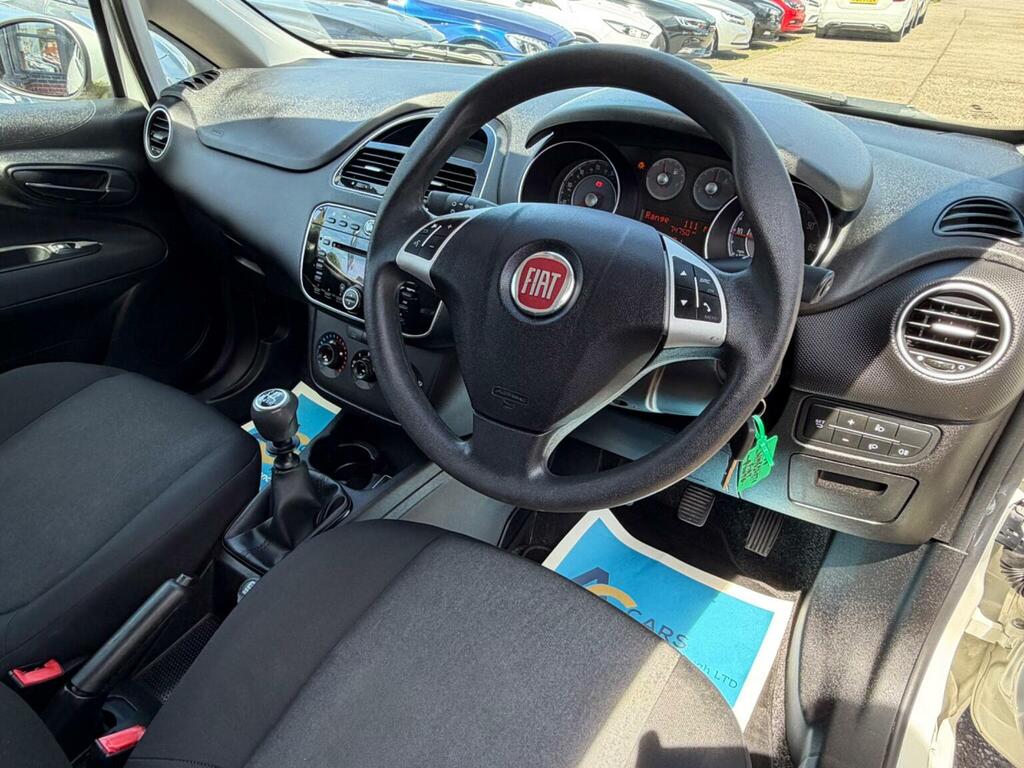 Fiat Punto Hatchback 1.2 Pop Euro 6 201565 White #3