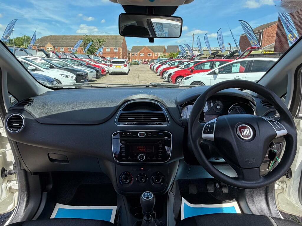 Fiat Punto Hatchback 1.2 Pop Euro 6 201565 White #2