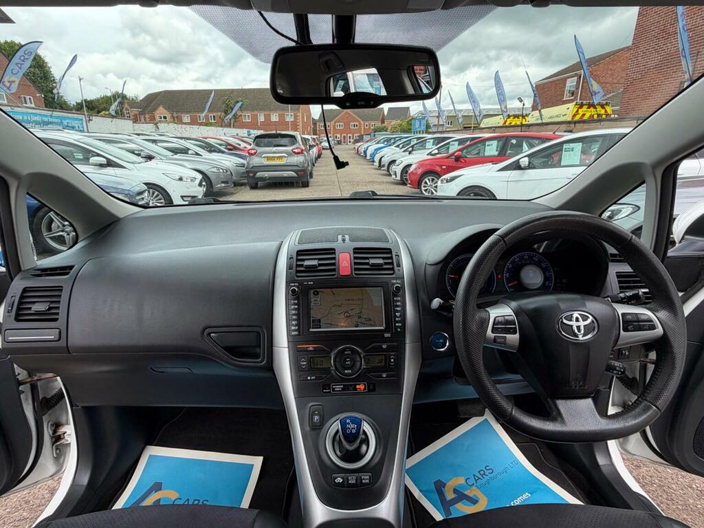 Toyota Auris Hatchback 1.8 Vvt-h T Spirit Cvt Euro 5 Ss White #2